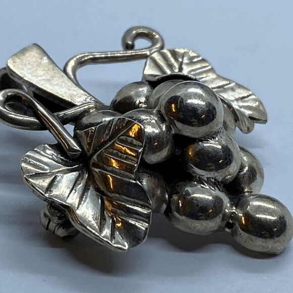 Gorgeous Vintage 925 Mexico Grape Cluster Sterling Silver Brooch / Pin / Pendant - Picture 5 of 5